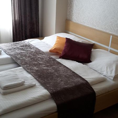 Hotel Imos Breclav Exterior photo