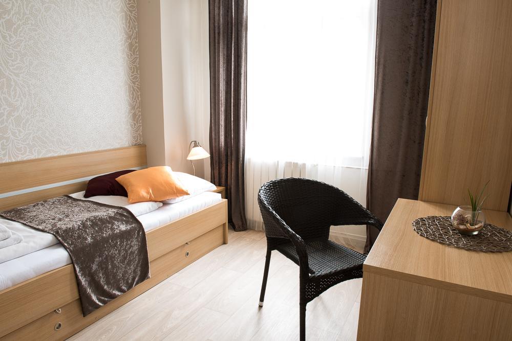 Hotel Imos Breclav Exterior photo