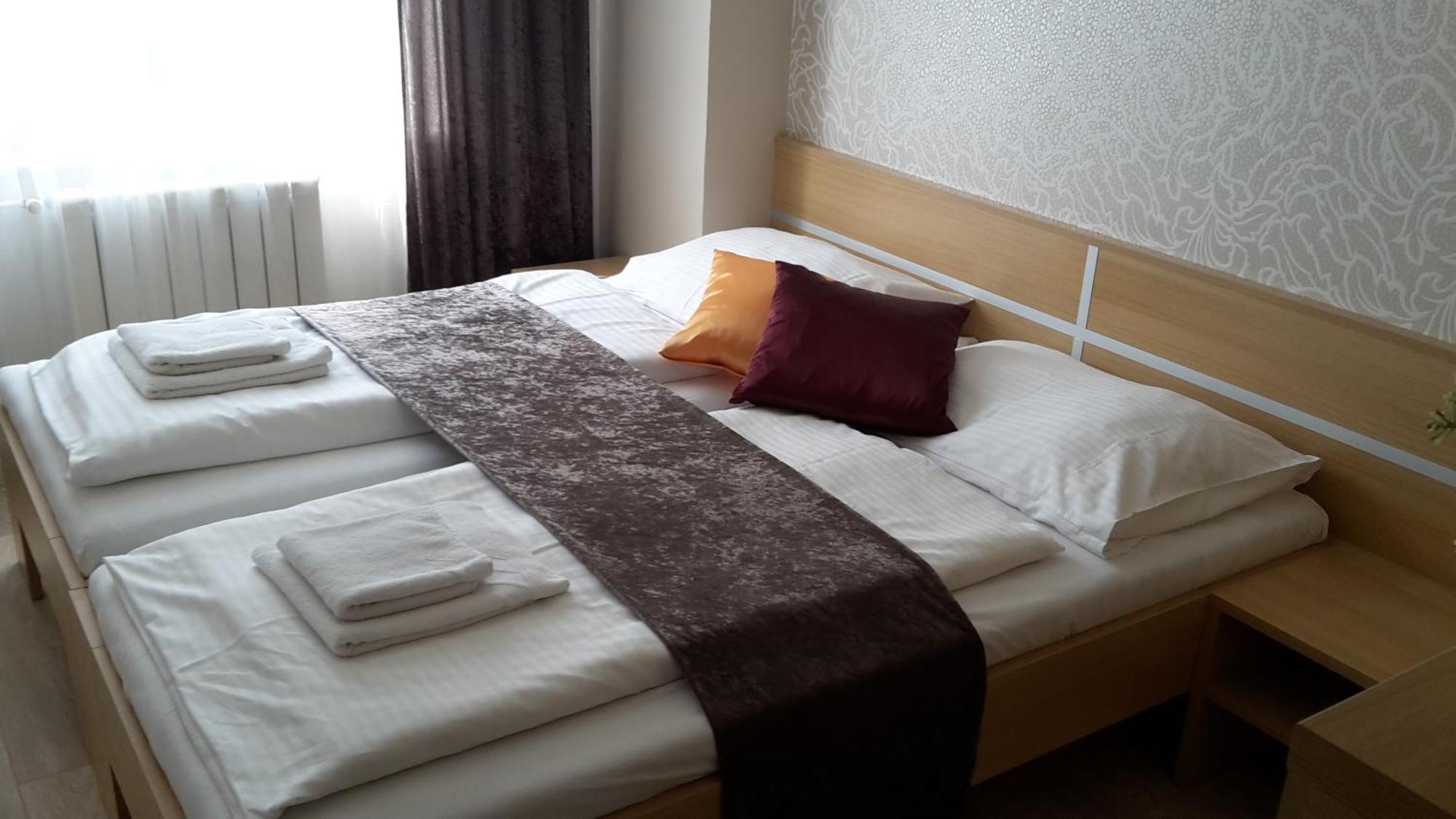 Hotel Imos Breclav Exterior photo